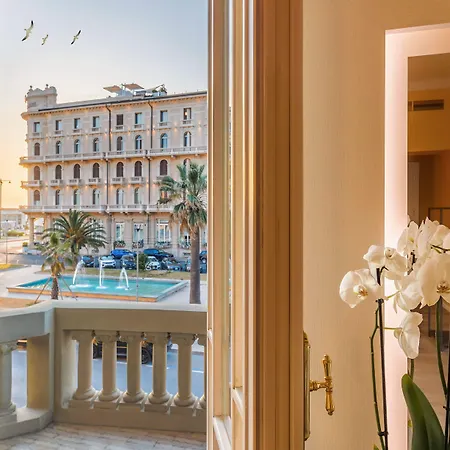 Esplanade 4*